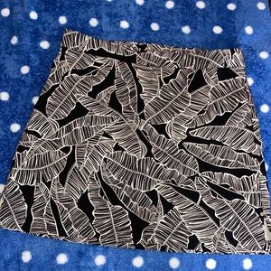 Black and white banana leaf print women’s skort - size Small by Rafaella Comfort